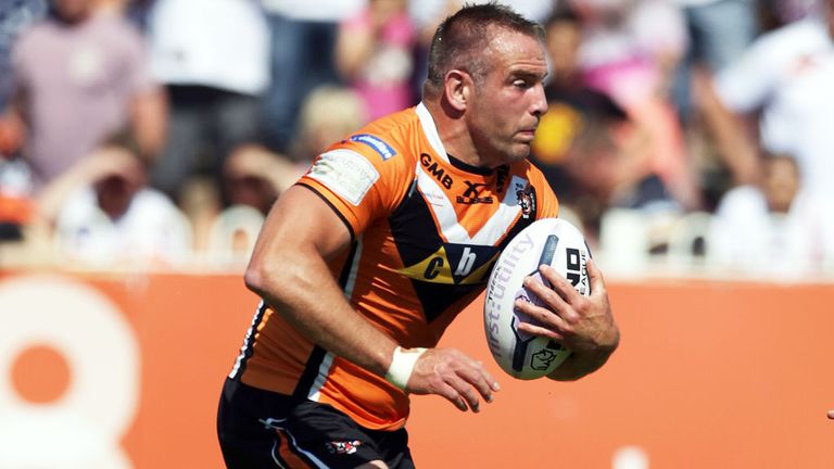 Andy Lynch has signed a new deal at Castleford