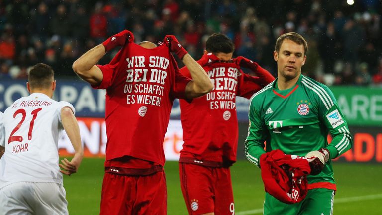 Arjen Robben, Robert Lewandowski and Manuel Neuer show their support for Holger Badstuber