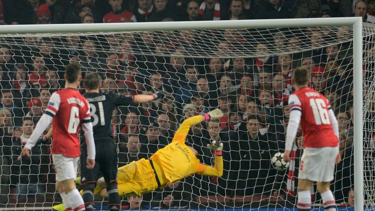 The ball slams into the back of the net past the diving Arsenal's Polish goalkeeper Wojciech Szczesny (C) for Bayern Munich's first goal scored by German m