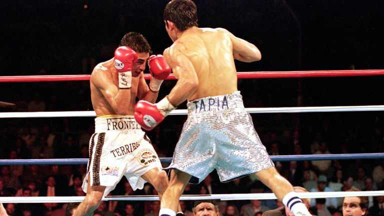 Marco Barrera v Erik Morales 1 - Feb 19, 2000