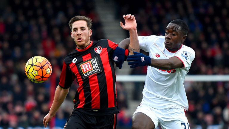 BOURNEMOUTH, ENGLAND - FEBRUARY 13:  Dan Gosling of Bournemouth and Giannelli Imbula of Stoke City compete for the ball during the Barclays Premier League 