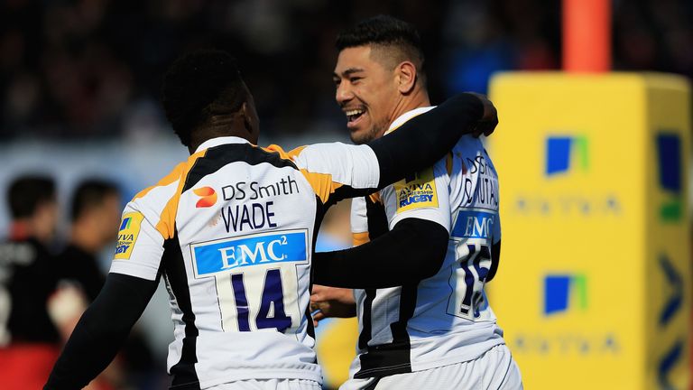 Charles Piutau of Wasps celebrates his try with Christian Wade 