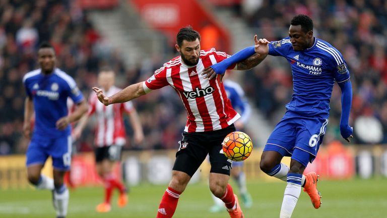 Southampton's Charlie Austin (left) and Baba Rahman of Chelsea compete for the ball