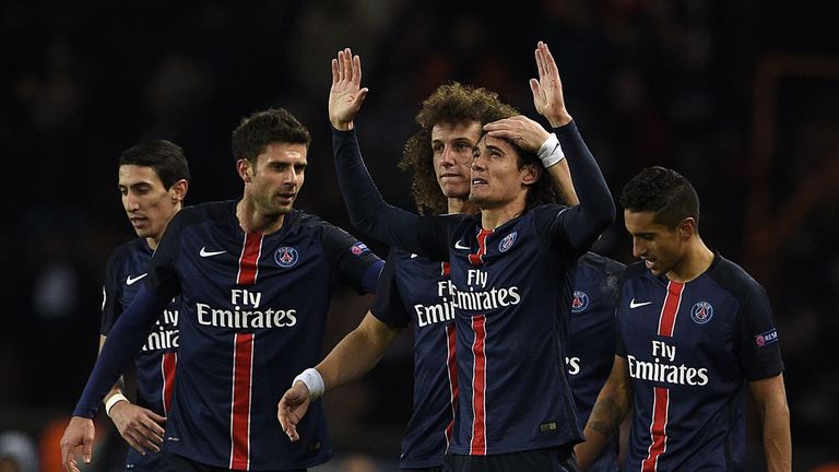 Paris Saint-Germain's Uruguayan forward Edinson Cavani (C) celebrates with teammates after scoring 