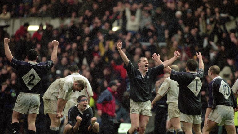 Scotland celebrate victory against England in 2000