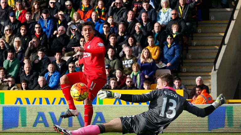 Liverpool's Brazilian midfielder Roberto Firmino (L) shoots to score the opening goal past Norwich City's English goalkeeper Declan Rudd