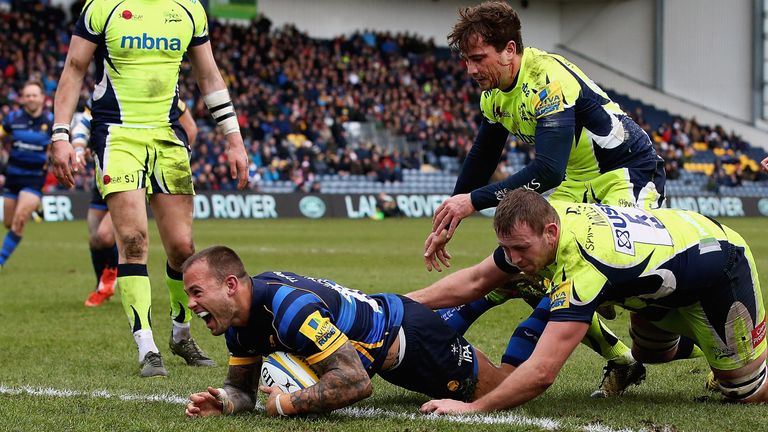 Francois Hougaard of Worcester Warriors celebrates scoring his try against Sale Sharks in the Premiership