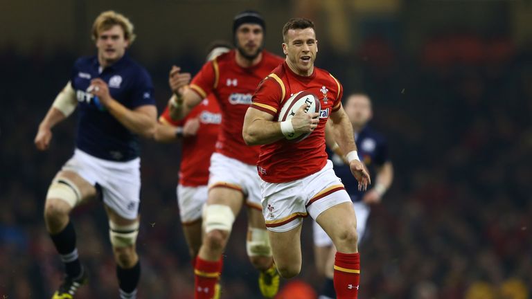 Gareth Davies breaks away to score for Wales against Scotland.