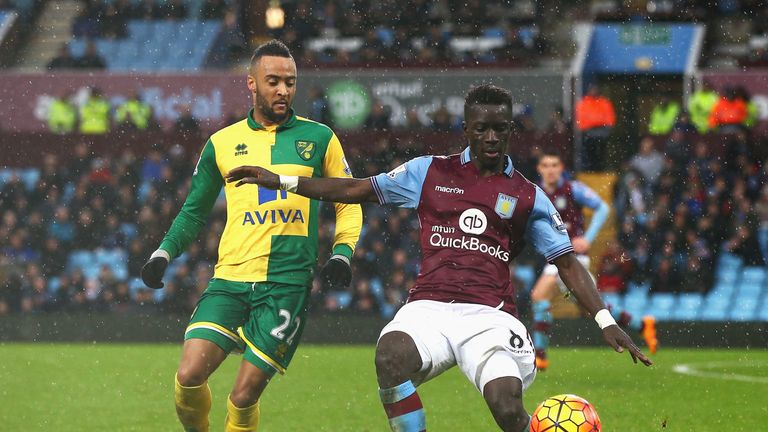 Idrissa Gueye of Aston Villa controls the ball under pressure of Hathan Redmond of Norwich City