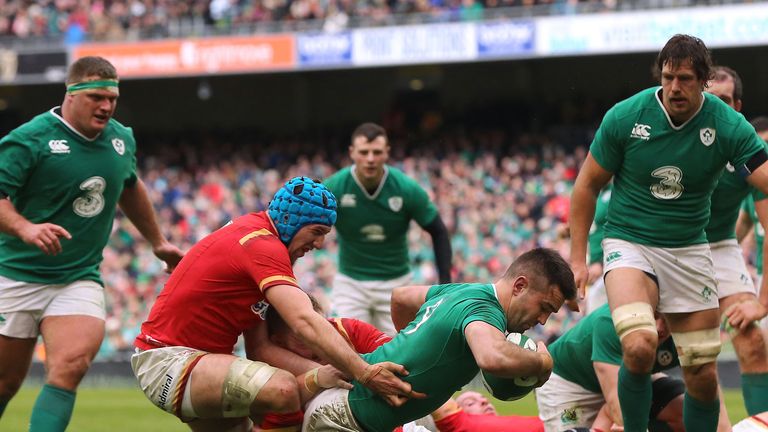 Ireland's Conor Murray (centre right) scores a try