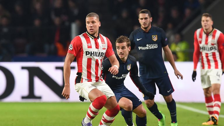 PSV Eindhoven's defender Jeffrey Bruma (L) evades Atletico Madrid's French forward Antoine Griezmann