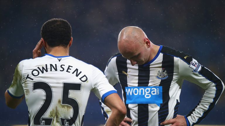 Andros Townsend (L) and Jonjo Shelvey (R) of Newcastle United 