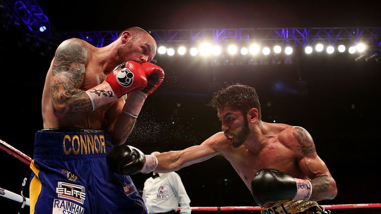 BBC Sport - East End boxer Kevin Mitchell to give up jellied eels