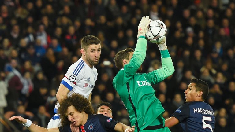 Kevin Trapp catches the ball above Gary Cahill, Paris Saint-Germain v Chelsea, Champions League