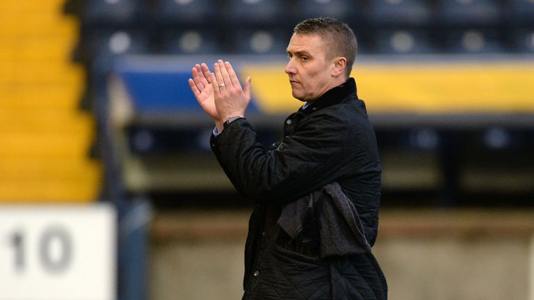 20/02/16 LADBROKES PREMIERSHIP.KILMARNOCK v DUNDEE.RUGBY PARK - KILMARNOCK .Kilmarnock manager Lee Clark applauds the home support at the full time whistle