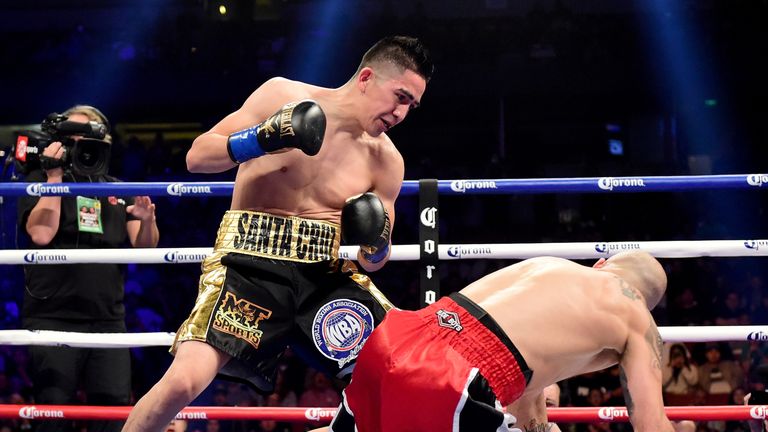 Leo Santa Cruz beat Kiko Martinez in the 12th round in Anaheim