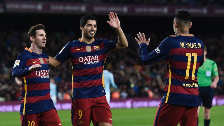 Barcelona's Brazilian forward Neymar (R) celebrates his goal with  Argentinian forward Lionel Messi (L) and Uruguayan forward Luis Suarez