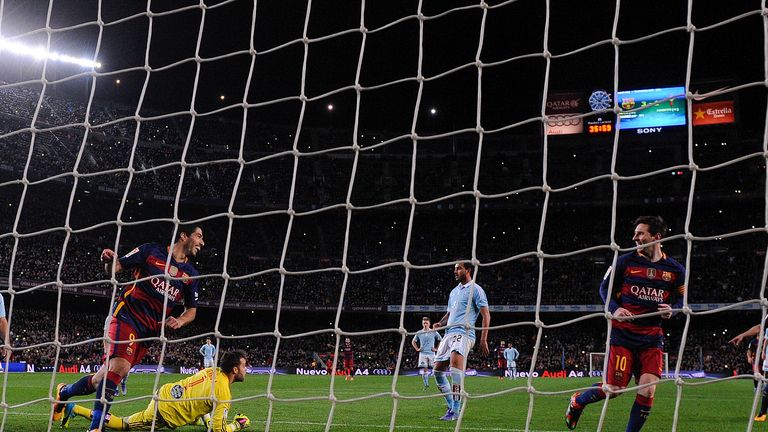 Barcelona's Uruguayan forward Luis Suarez (L) celebrates his goal after a penalty kick with Barcelona's Argentinian forward Lionel Messi