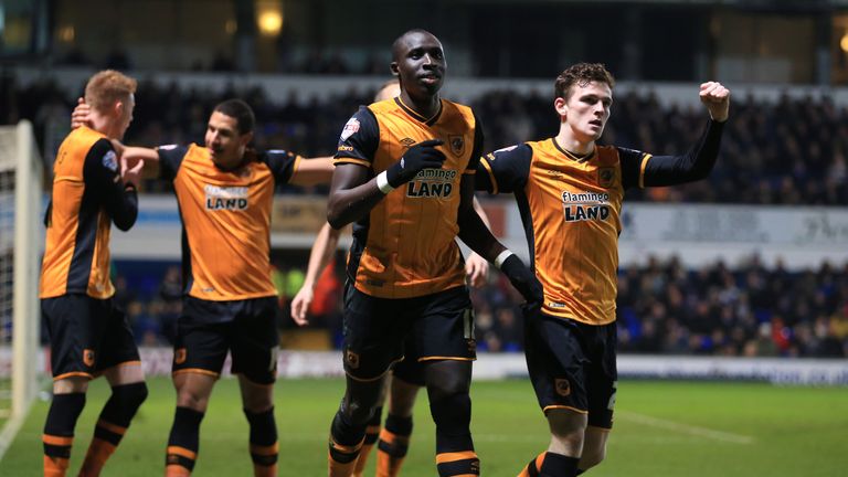 Hull City's Mohamed Diame (second right) celebrates with Andrew Robertson (right) after scoring his side's first goal of the game against Ipswich Town