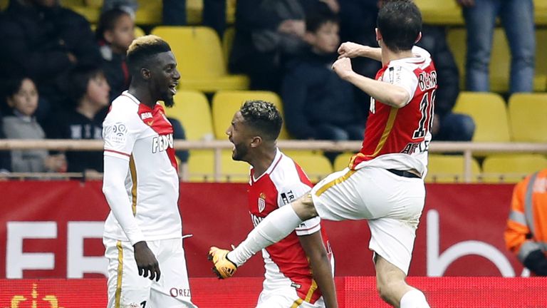 Monaco's French Midfielder Tiemoue Bakayoko (L) celebrates with teammates after scoring a goal  during the 