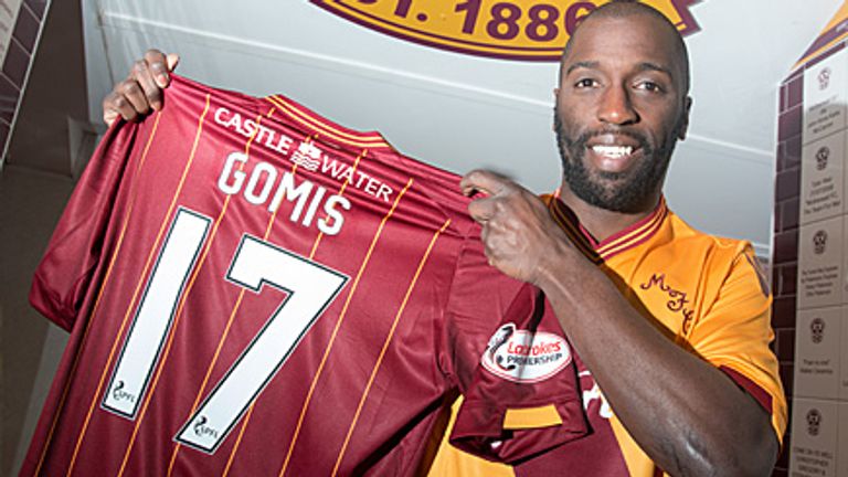 Morgaro Gomis joins Motherwell