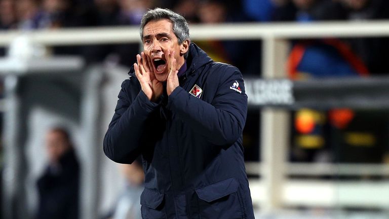 FLORENCE, ITALY - FEBRUARY 18: Paulo Sousa manager of ACF Fiorentina shouts instructions to his players during the UEFA Europa League Round of 32 first leg