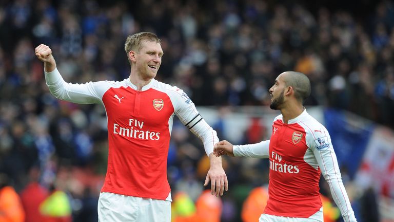 LONDON, ENGLAND - FEBRUARY 14:  Per Mertesacker and Theo Walcott of Arsenal celebrates after the Barclays Premier League