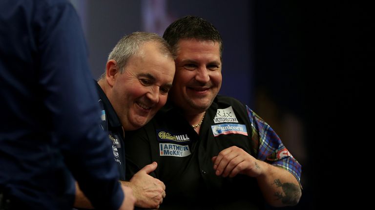 Phil Taylor of England and  Gary Anderson of Scotland