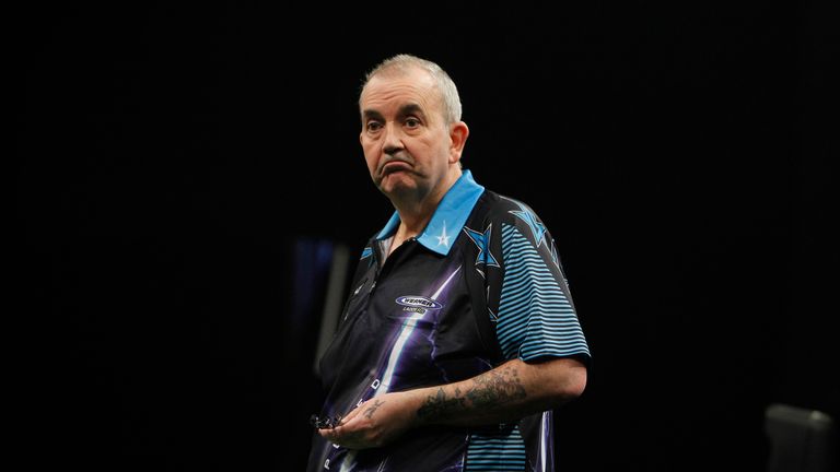 BETWAY PREMIER LEAGUE DARTS 2016.FD ARENA LEEDS.PIC;LAWRENCE LUSTIG.PHIL TAYLOR V RAYMOND VAN BARNEVELD.PHIL TAYLOR IN ACTION