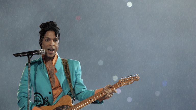 Miami, UNITED STATES: US musician Prince performs during half-time 04 February 2007 at Super Bowl XLI at Dolphin Stadium in Miami between the Chicago Bears