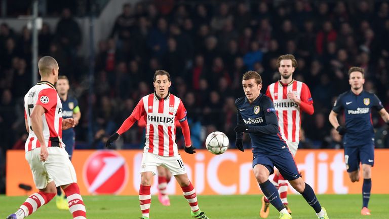Antoine Griezmann takes on the PSV defence