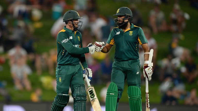  Quinton de Kock and Hashim Amla of South Africa during the 3rd ODI 