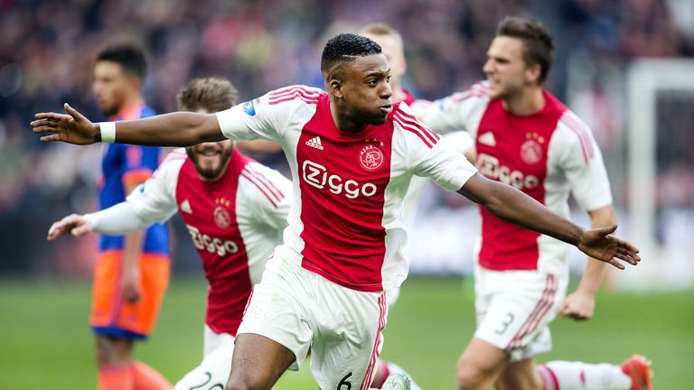  Riechedly Bazoer (C) of Ajax celebrates