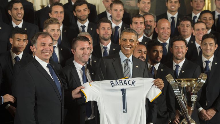 US President Barack Obama (C) poses with L.A. Galaxy Coach Bruce Arena (L) and Irish striker and L.A. Galaxy Captain Robbie Keane (2nd L) d
