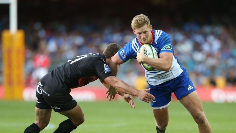 Robert du Preez of the Stormers takes the ball up againSt the Bulls