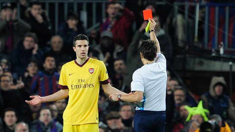 Arsenal's Dutch forward Robin van Persie (L) is sent off during their Champions League round of 16, 2nd leg football match FC Barcelona vs Arsenal on March