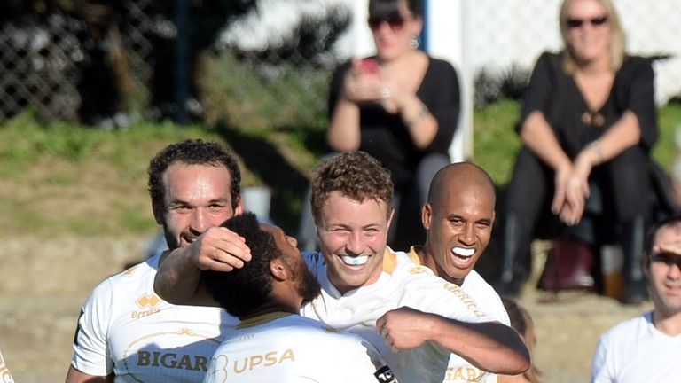 Agen's South African centre Johann Sadie (C) is congratulated after scoring a try