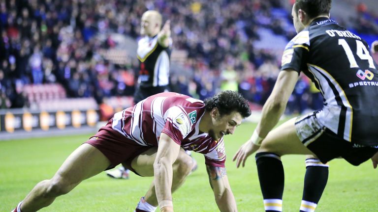 Anthony Gelling scores a try against Salford