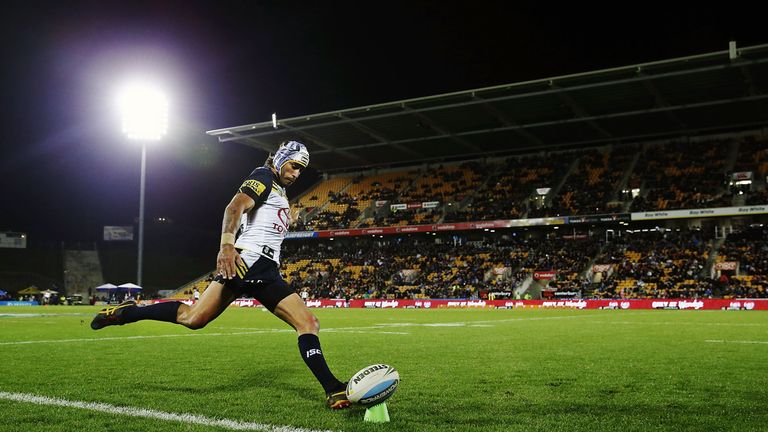 Johnathan Thurston of the Cowboys kicks a conversion against the Warriors in 2015