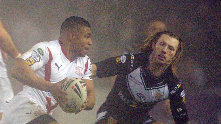 St Helens' Kyle Eastmond runs at Hull FC's Sean Long in 2010