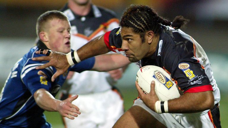 Bradford Bulls' Lesley Vainikolo battles with Wigan Warriors' Luke Robinson during their Super League opener in 2004