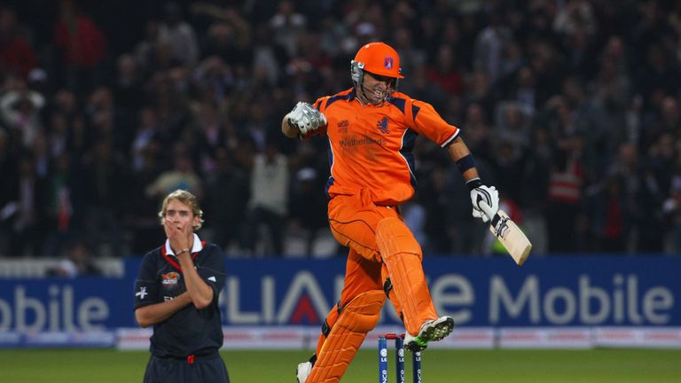 LONDON - JUNE 05:  Ryan ten Doeschate of Netherlands celebrates victory as Stuart Broad of England looks on during the ICC World Twenty20 Group B match bet
