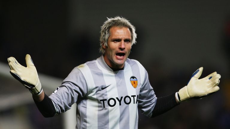 Valencia club legend Santiago Canizares has critcised Neville