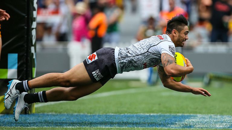 Shaun Johnson of the Warriors scores a try during the 2016 Auckland Nines 