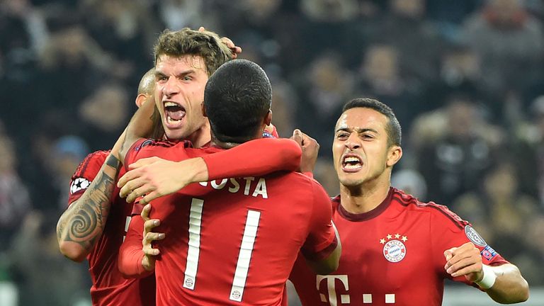 Bayern Munich's German midfielder Thomas Mueller (C) celebrates with teammates after scoring a goal