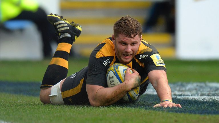 Thomas Young of Wasps touches down to score a try during the Aviva Premiership match between Wasps and Harlequins
