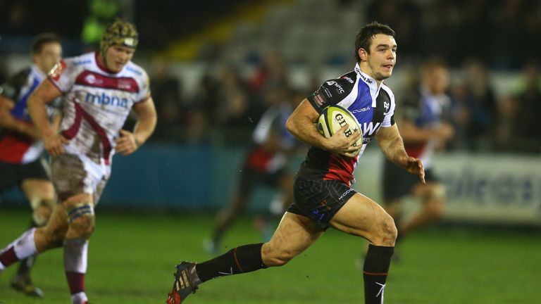 Tom Habberfield has signed a new three-year contract at Ospreys 