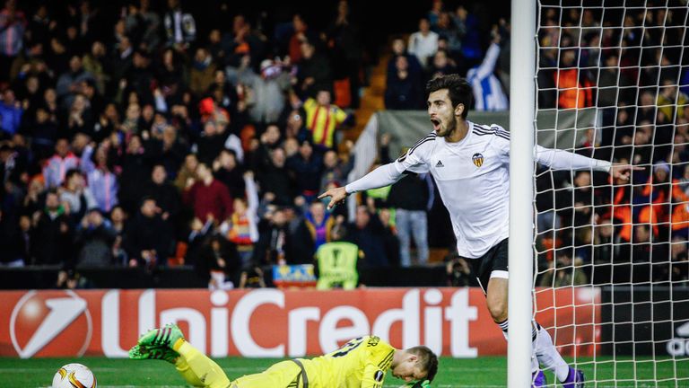 Andre Gomes celebrates a goal in Valencia's rout of Rapid Vienna