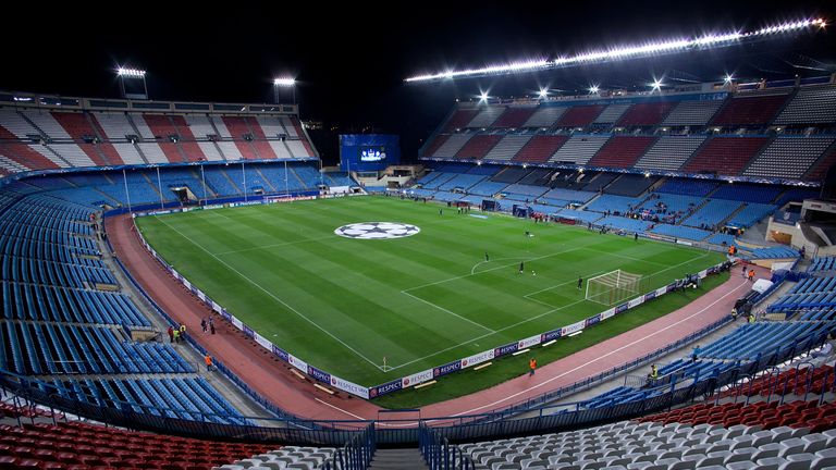 MADRID, SPAIN - NOVEMBER 06:  General view of Vicente Calderon Stadium prior to start the UEFA Champions League group G between Club Atletico de Madrid and