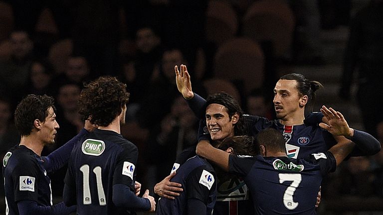 Paris Saint-Germain's Swedish forward Zlatan Ibrahimovic (R)